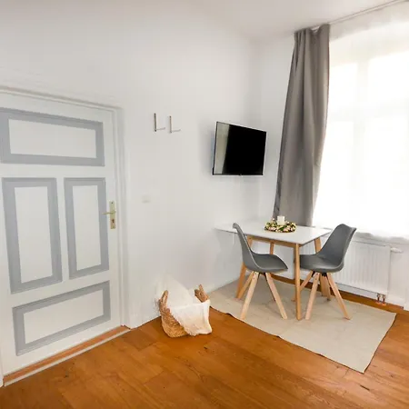 Apartmenthaus Fritz Reuter * Schwerin (Mecklenburg-Vorpommern)